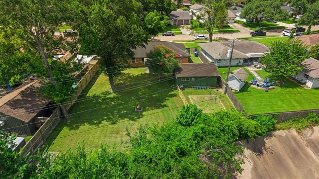 5334 Saxon Drive, Houston, TX 77092
