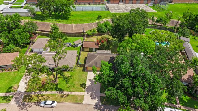 5334 Saxon Drive, Houston, TX 77092