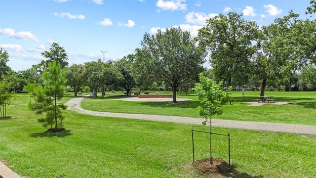 5334 Saxon Drive, Houston, TX 77092