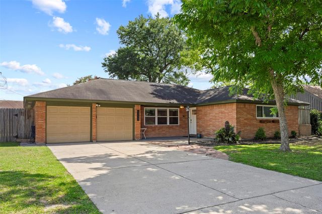 5334 Saxon Drive, Houston, TX 77092