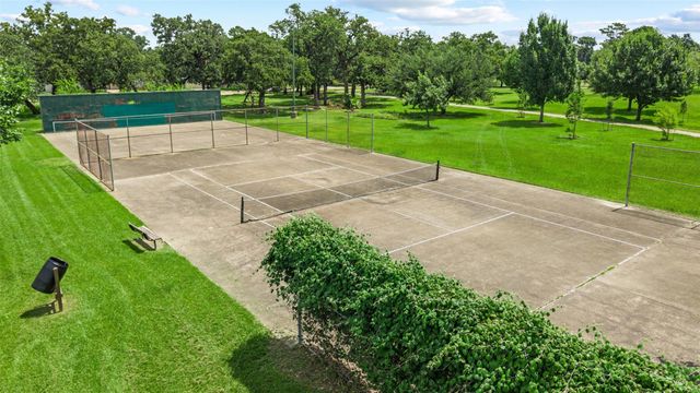 5334 Saxon Drive, Houston, TX 77092