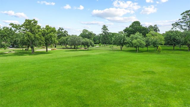 5334 Saxon Drive, Houston, TX 77092