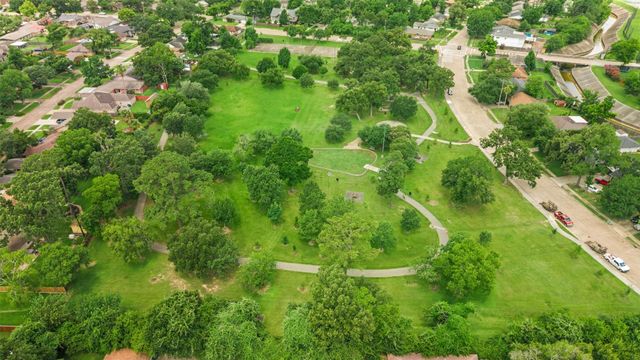 5334 Saxon Drive, Houston, TX 77092