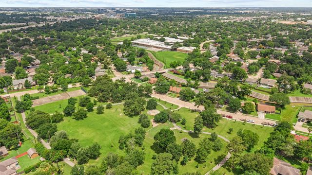 5334 Saxon Drive, Houston, TX 77092