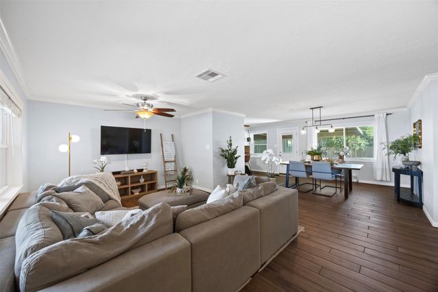 5334 Saxon Drive, Houston, TX 77092