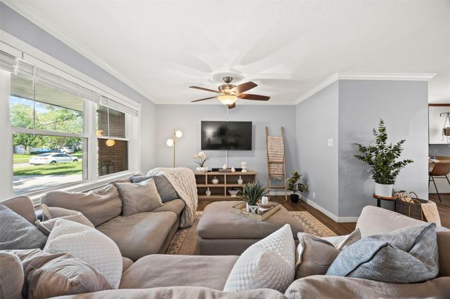 5334 Saxon Drive, Houston, TX 77092