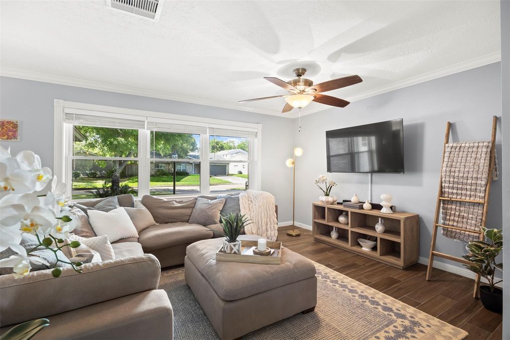 5334 Saxon Drive, Houston, TX 77092