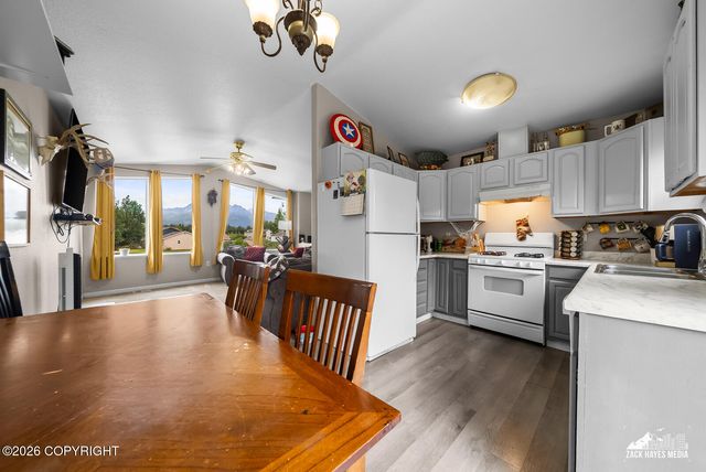 11706 E Jenny Circle, Palmer, AK 99645