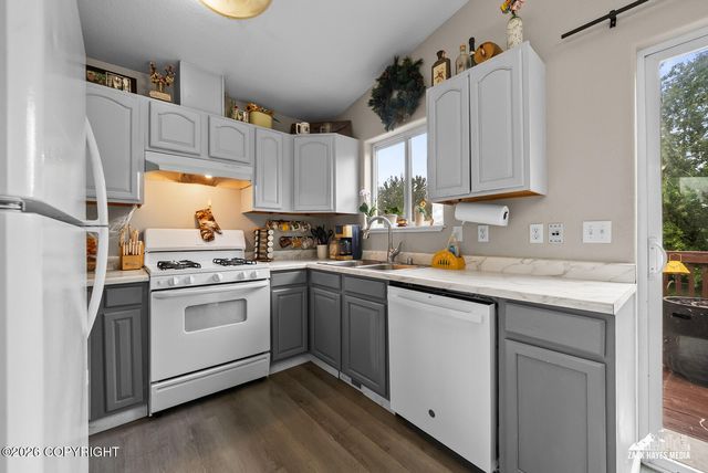 11706 E Jenny Circle, Palmer, AK 99645