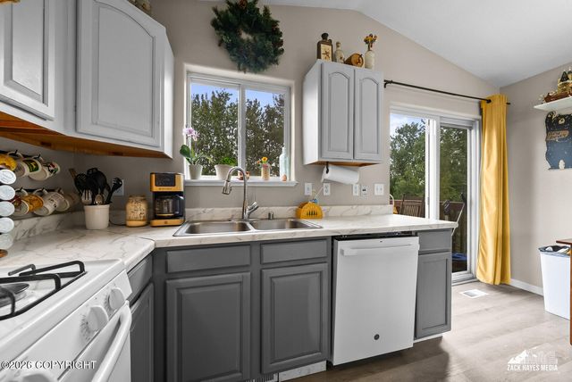 11706 E Jenny Circle, Palmer, AK 99645