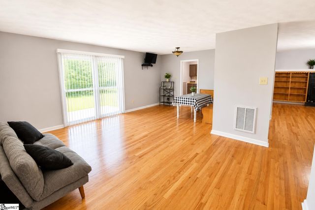 150 Greenway Drive, Cowpens, SC 29330