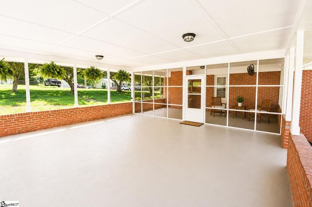 150 Greenway Drive, Cowpens, SC 29330