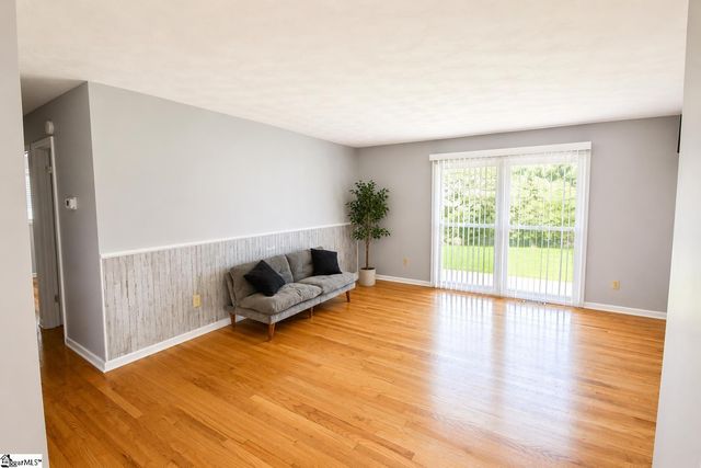 150 Greenway Drive, Cowpens, SC 29330