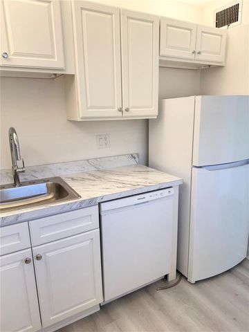 7425 BAY ISLAND DRIVE S 103, South Pasadena, FL 33707