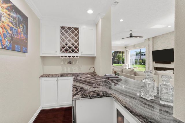 9 Charleston Street S, Sugar Land, TX 77478