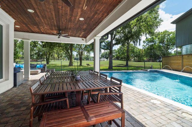 9 Charleston Street S, Sugar Land, TX 77478