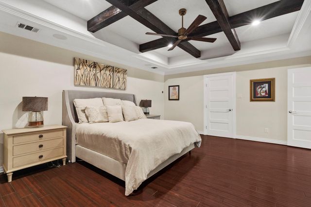 9 Charleston Street S, Sugar Land, TX 77478