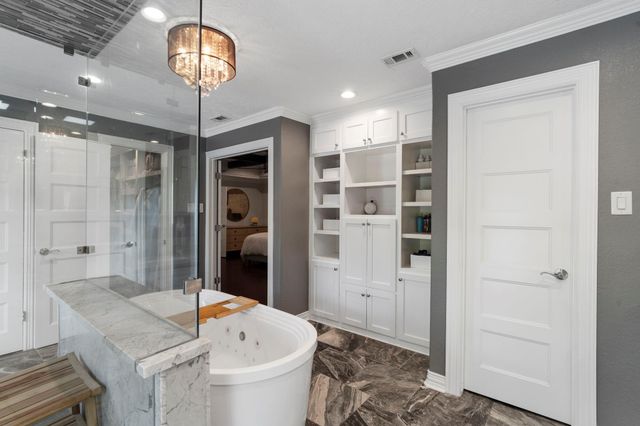 9 Charleston Street S, Sugar Land, TX 77478
