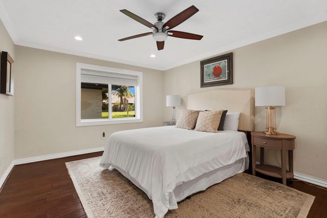 9 Charleston Street S, Sugar Land, TX 77478