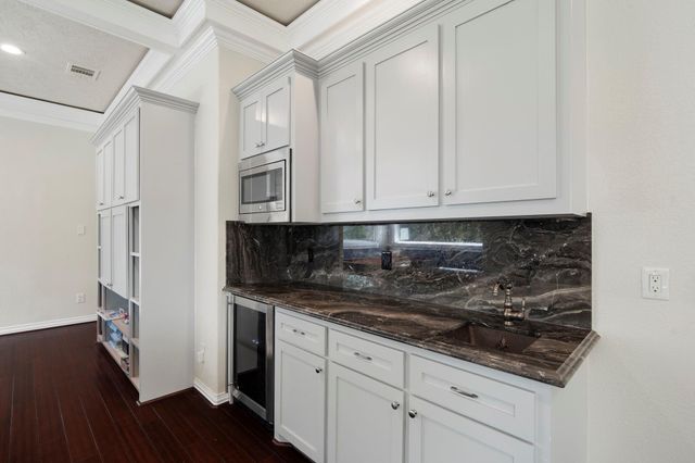 9 Charleston Street S, Sugar Land, TX 77478