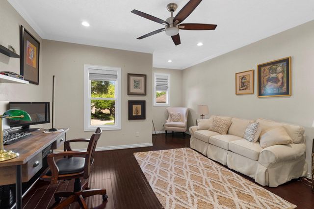 9 Charleston Street S, Sugar Land, TX 77478