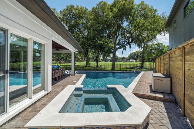 9 Charleston Street S, Sugar Land, TX 77478