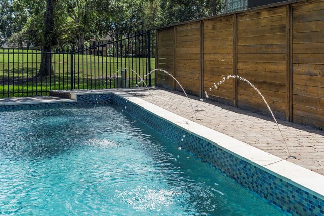 9 Charleston Street S, Sugar Land, TX 77478