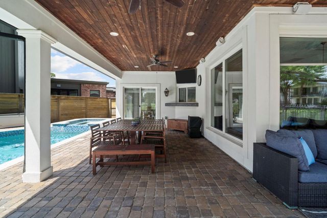 9 Charleston Street S, Sugar Land, TX 77478
