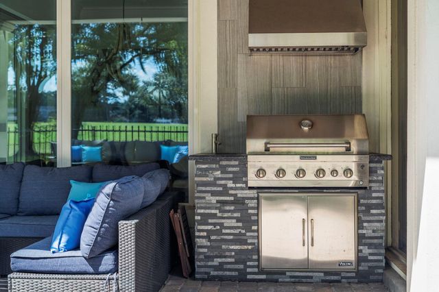 9 Charleston Street S, Sugar Land, TX 77478