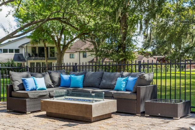 9 Charleston Street S, Sugar Land, TX 77478