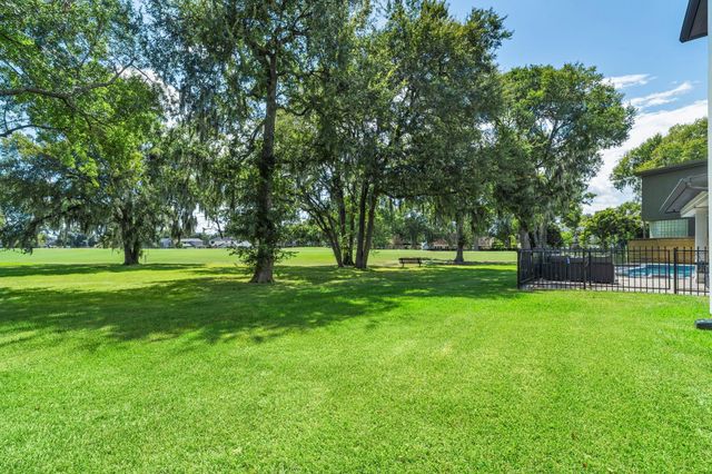 9 Charleston Street S, Sugar Land, TX 77478