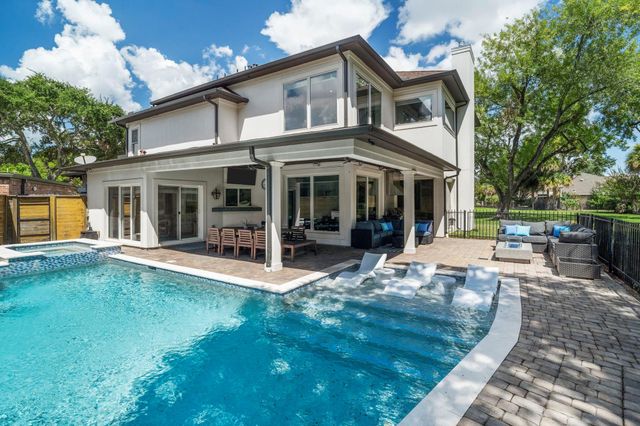 9 Charleston Street S, Sugar Land, TX 77478