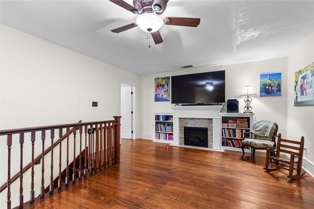 1319 S Crockett Street, Sherman, TX 75090