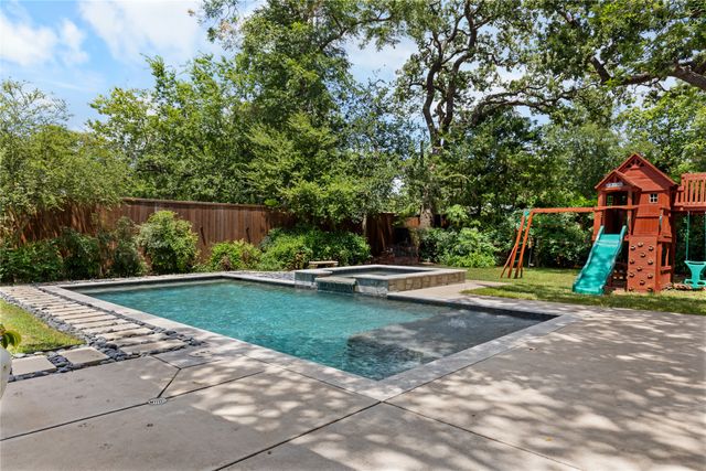 1319 S Crockett Street, Sherman, TX 75090