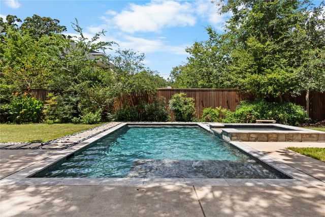 1319 S Crockett Street, Sherman, TX 75090
