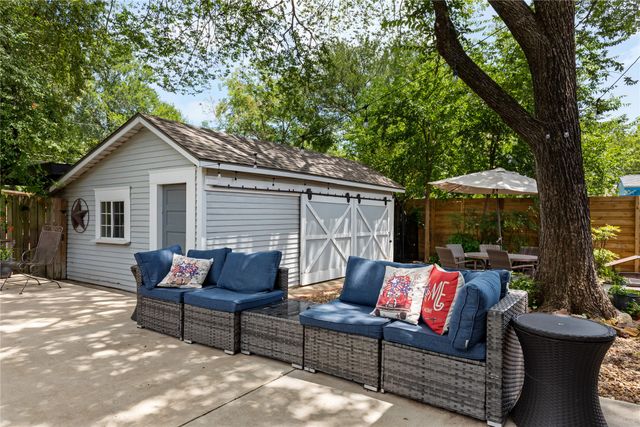 1319 S Crockett Street, Sherman, TX 75090