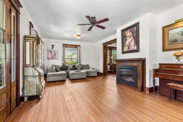 1319 S Crockett Street, Sherman, TX 75090