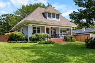 1319 S Crockett Street, Sherman, TX 75090