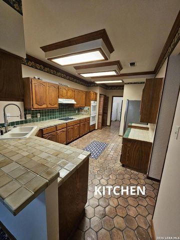 7 Donore SQ, San Antonio, TX 78229