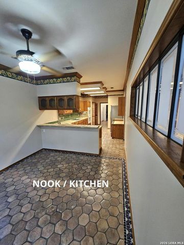 7 Donore SQ, San Antonio, TX 78229