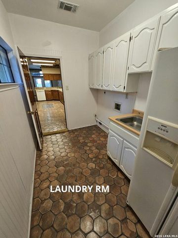 7 Donore SQ, San Antonio, TX 78229