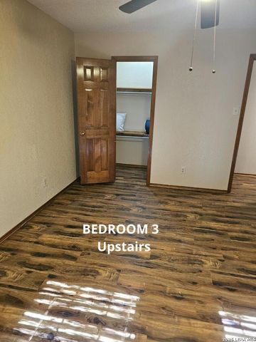 7 Donore SQ, San Antonio, TX 78229