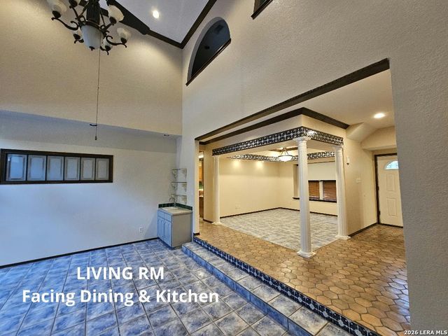 7 Donore SQ, San Antonio, TX 78229