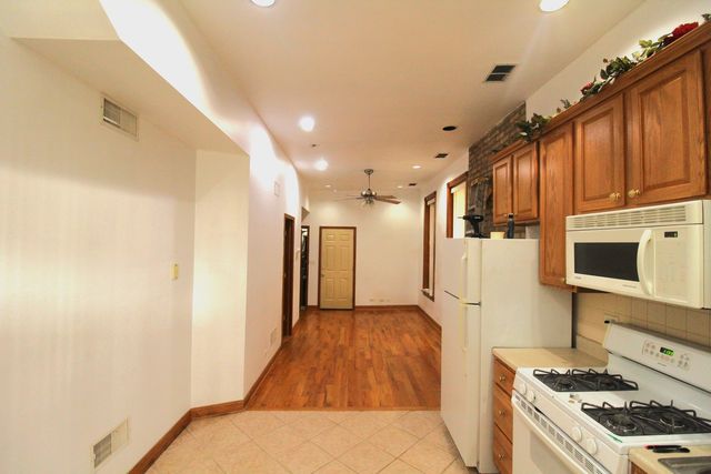 1335 W huron Street 1R, Chicago, IL 60642