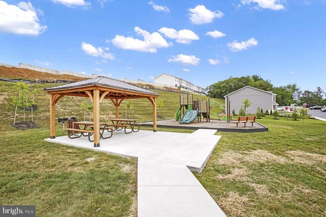 26 PADDINGTON ST, Falling Waters, WV 25419