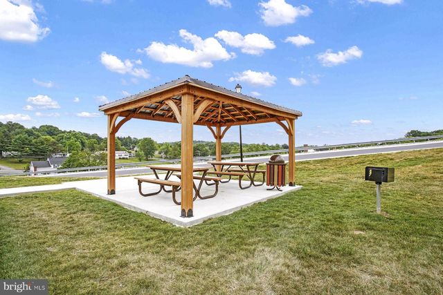 26 PADDINGTON ST, Falling Waters, WV 25419