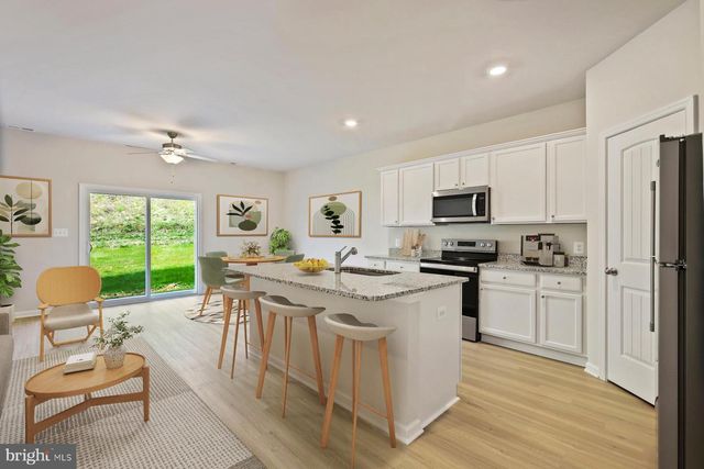 26 PADDINGTON ST, Falling Waters, WV 25419