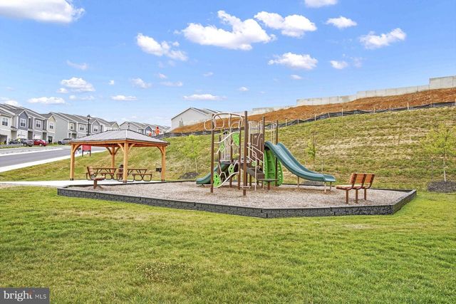 26 PADDINGTON ST, Falling Waters, WV 25419