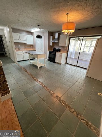 2884 Mountbery Drive, Snellville, GA 30039