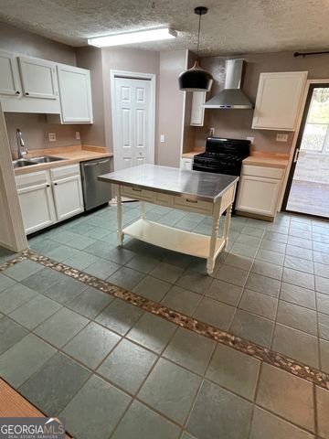 2884 Mountbery Drive, Snellville, GA 30039
